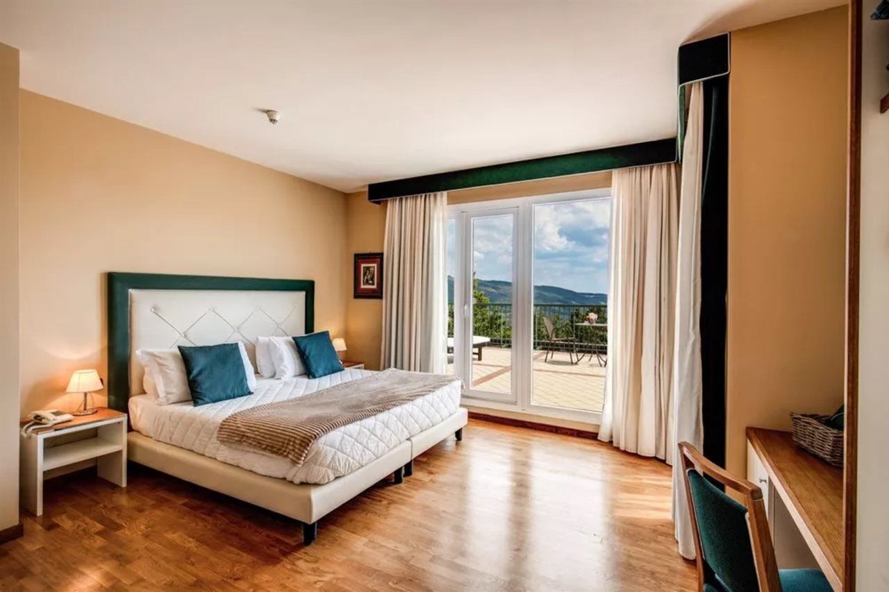 Demidoff Country Resort Pratolino Bagian luar foto
